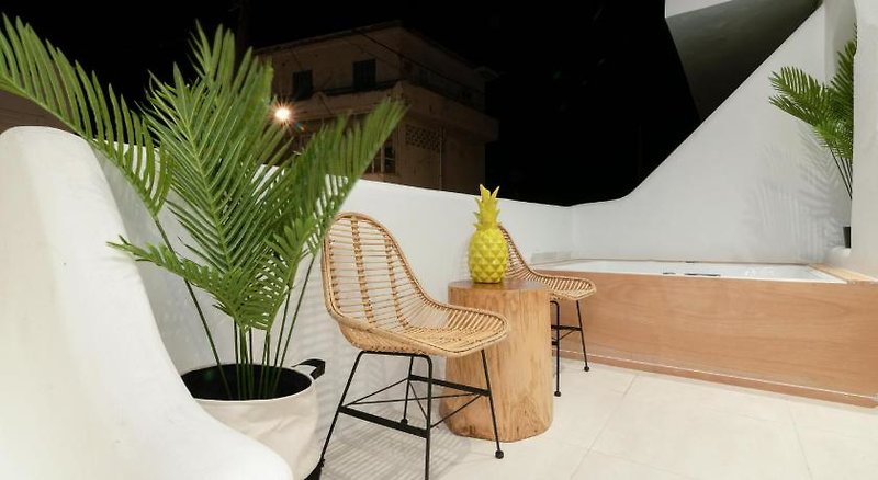 Portara Seaside Luxury Suites