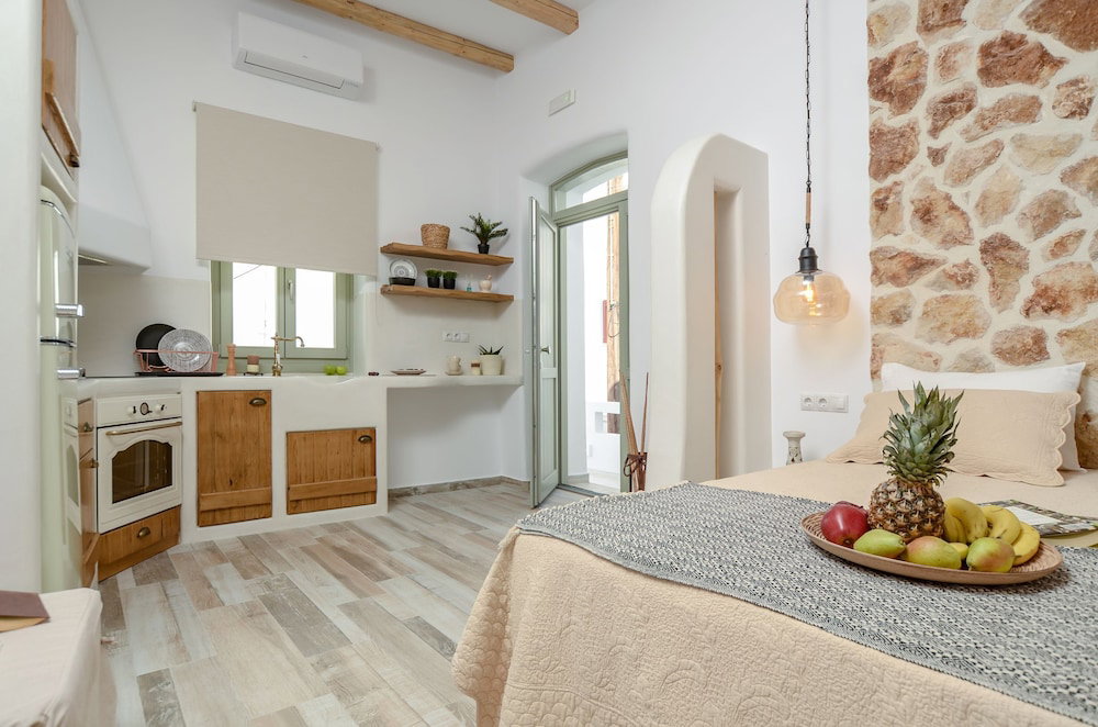 Aegean White Home