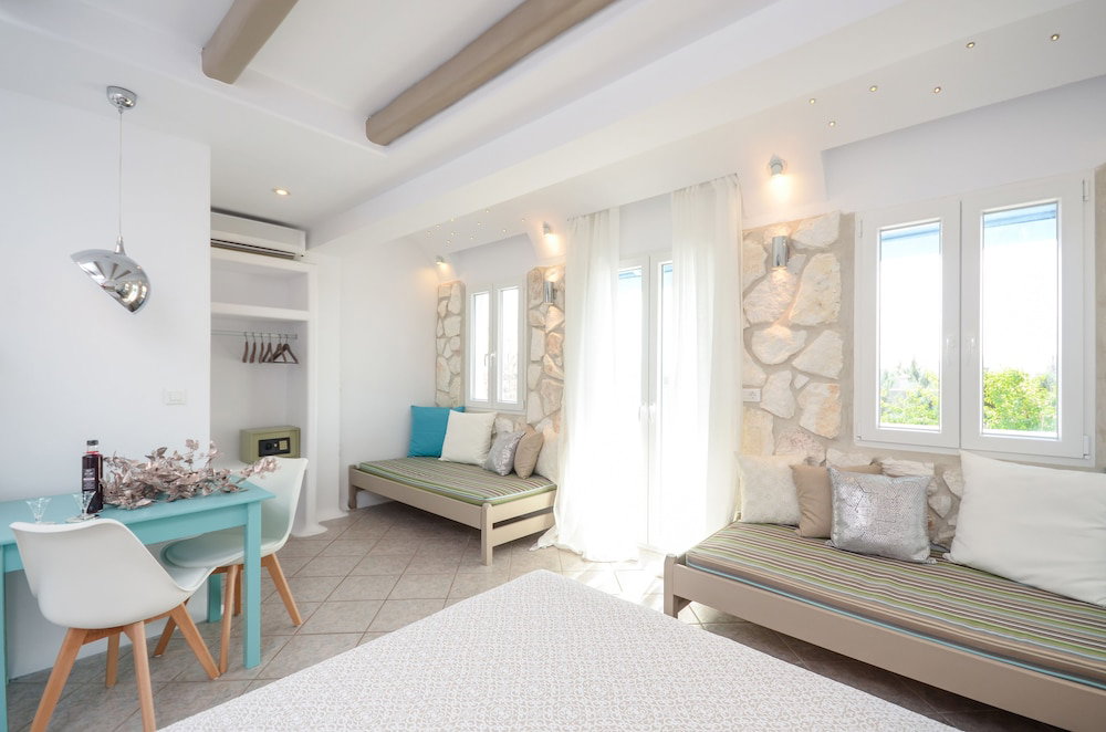 Naxos Evilion Luxury Apartments And Suites