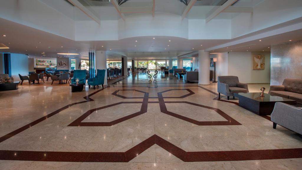 dal travel Queen'S Bay Hotel