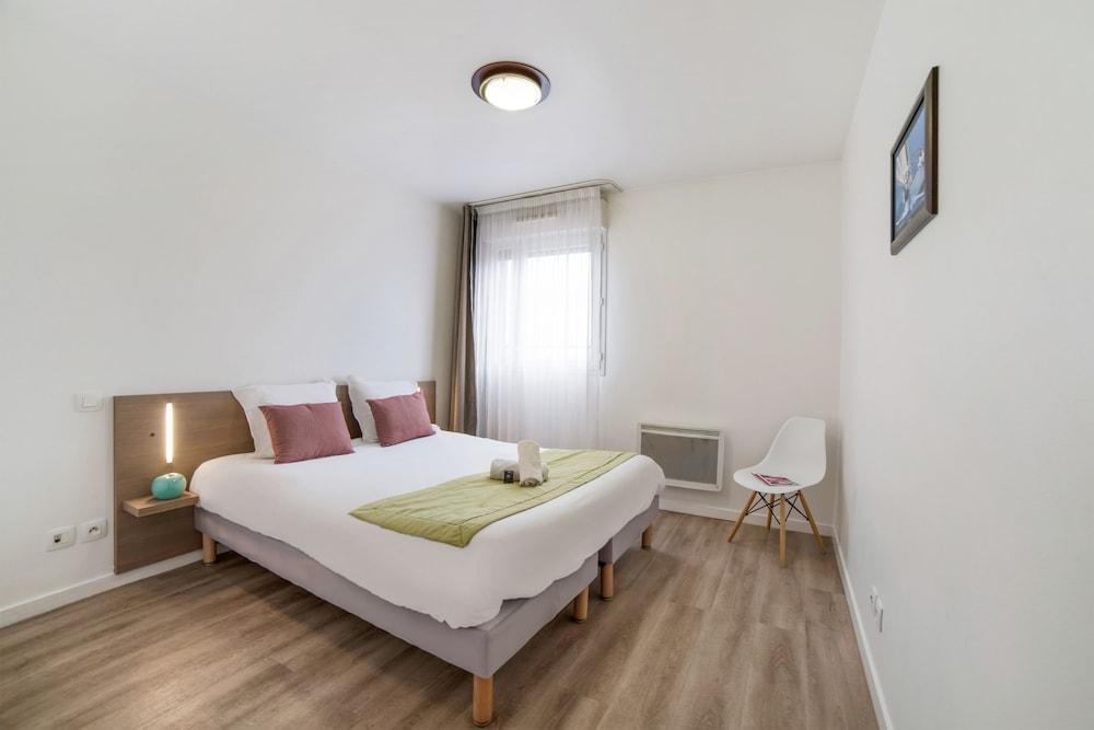 Hotel Appart'City Saint Cyr L'Ecole Hotel