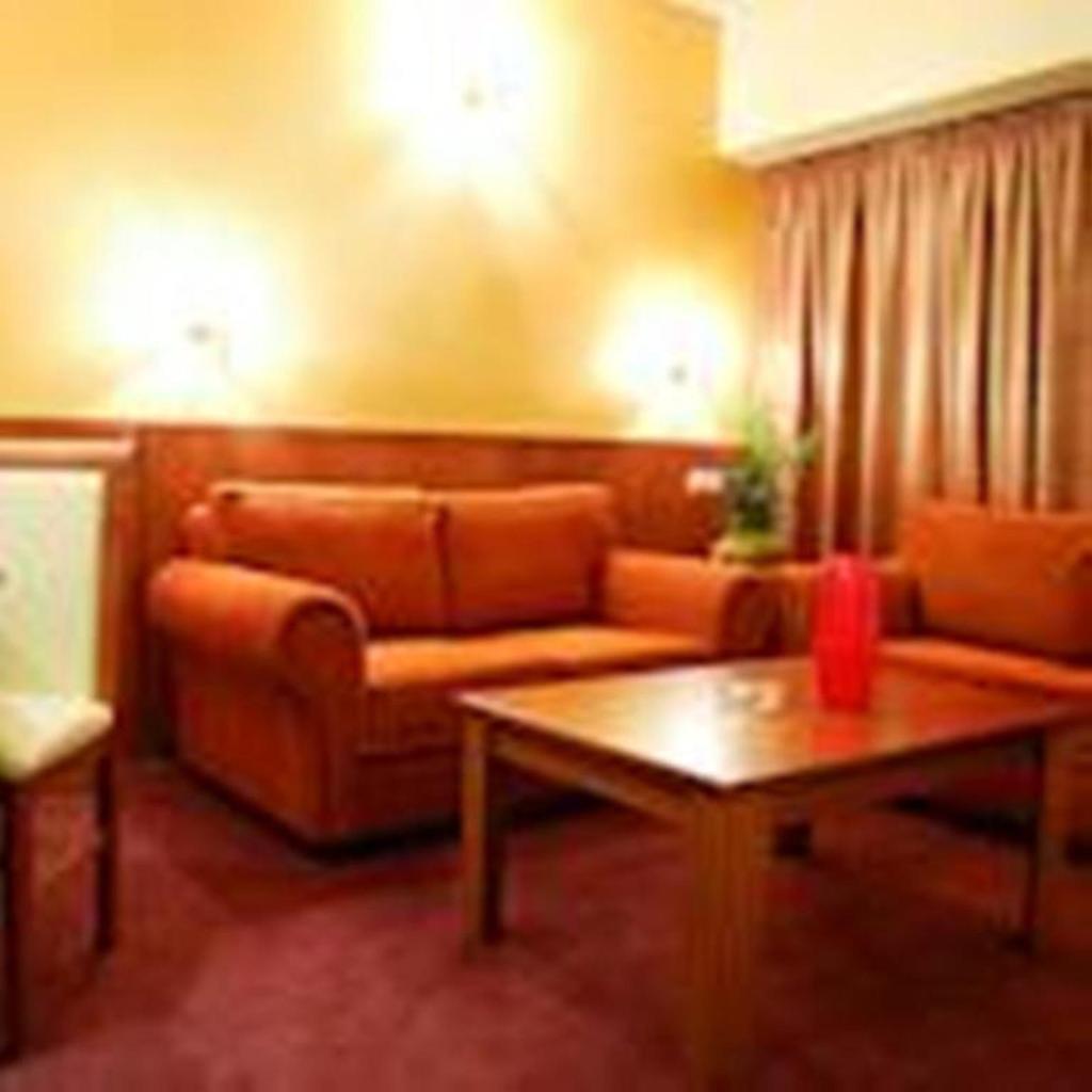 Hotel Crystal City Hotel