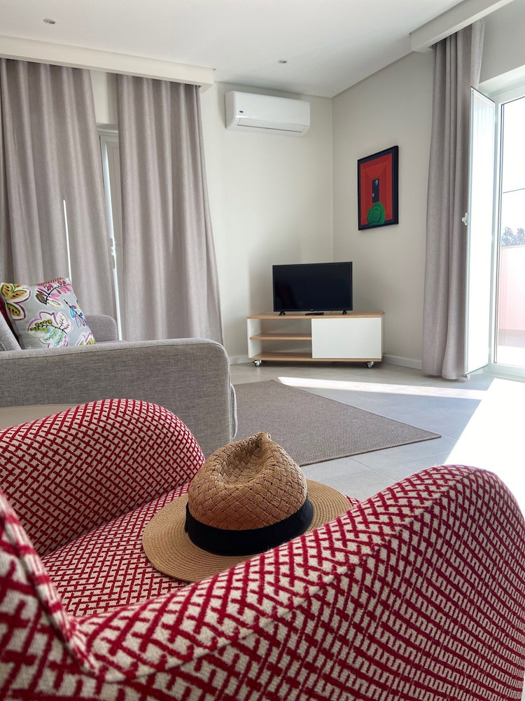 Cardeal Suites & Apartments