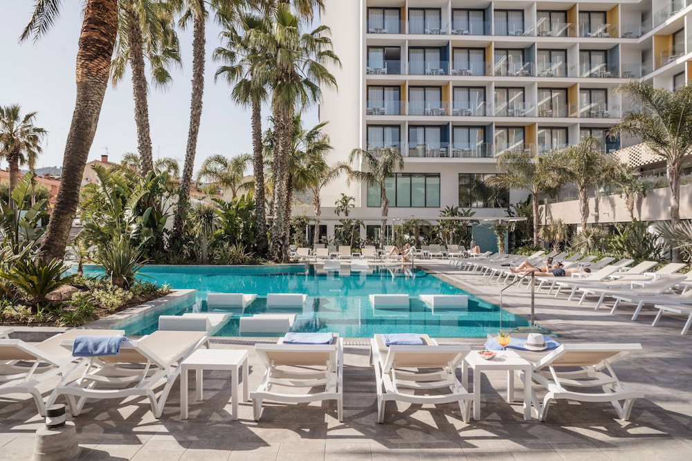 Aqua Silhouette & Spa Adults Only