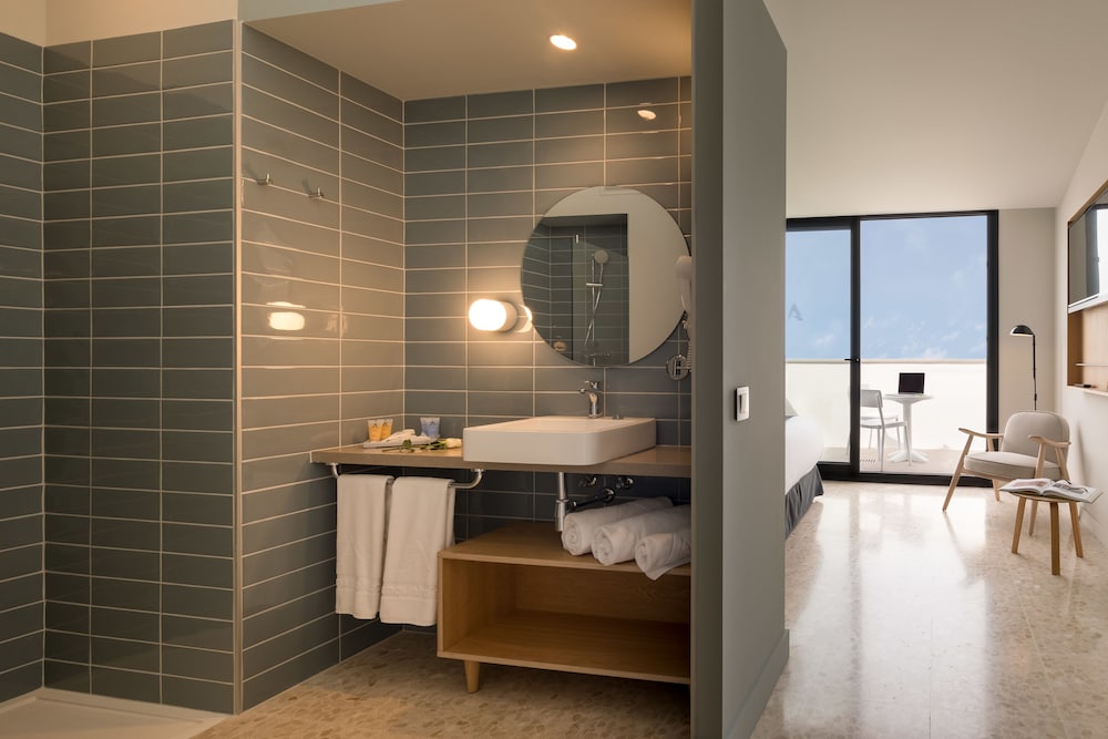 Aqua Silhouette & Spa Adults Only