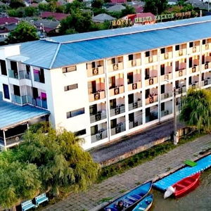 Hotel Delta Palace cazare Sulina