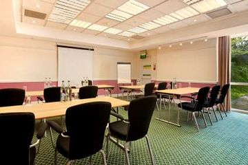 Hotel Doubletree By Hilton Dartford Bridge