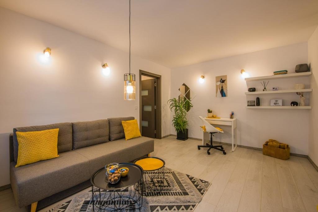 Kitty Sunflower Apartment