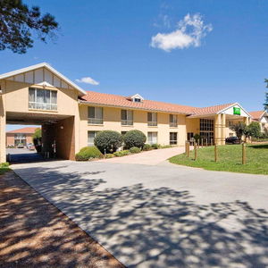Hotel Ibis Styles Canberra cazare Canberra