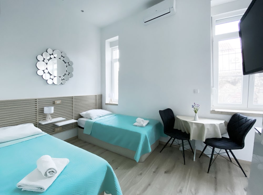 Hotel En-Suite Iris On Rokova Street