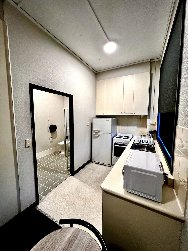 Hotel Canberra Accommodation Centre