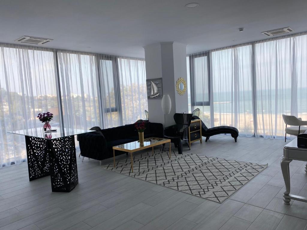 Maritimo ApartHotel