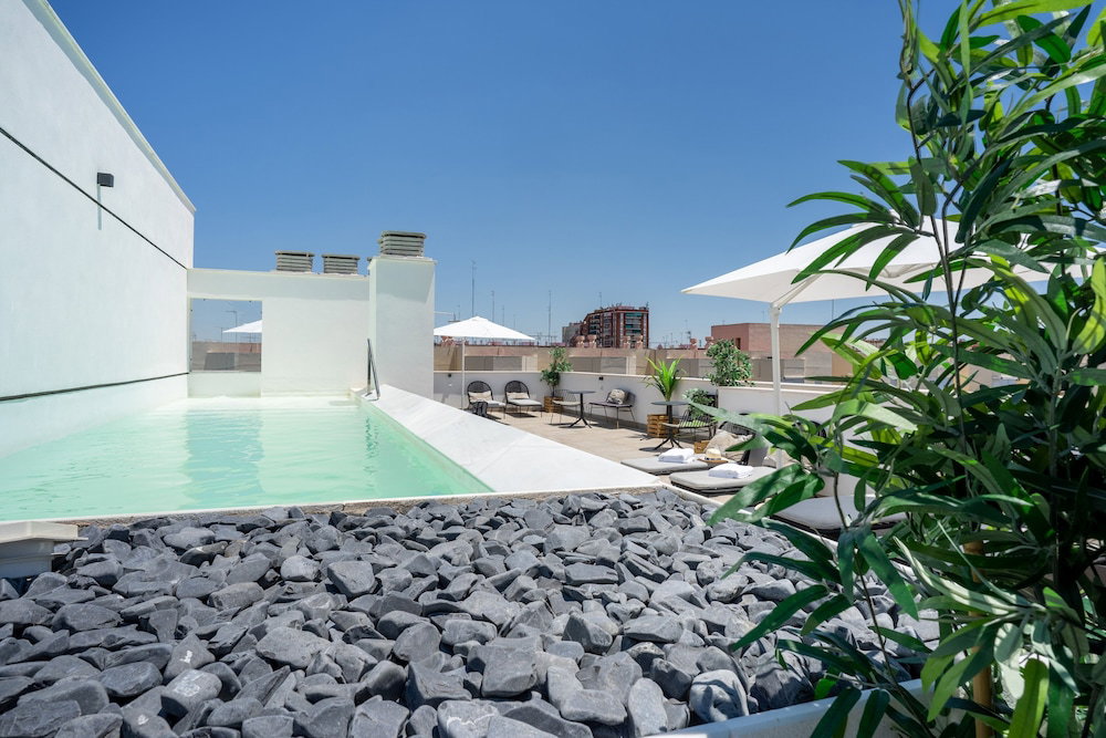Hotel Limehome Sevilla Calle Torcuato Luca De Tena