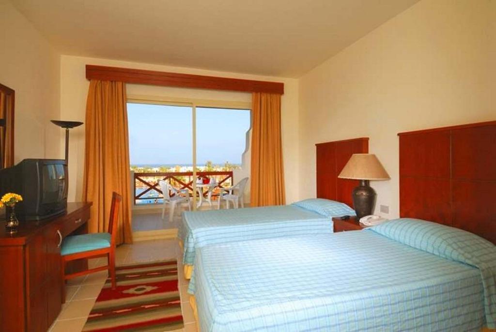dal travel Amphoras Beach