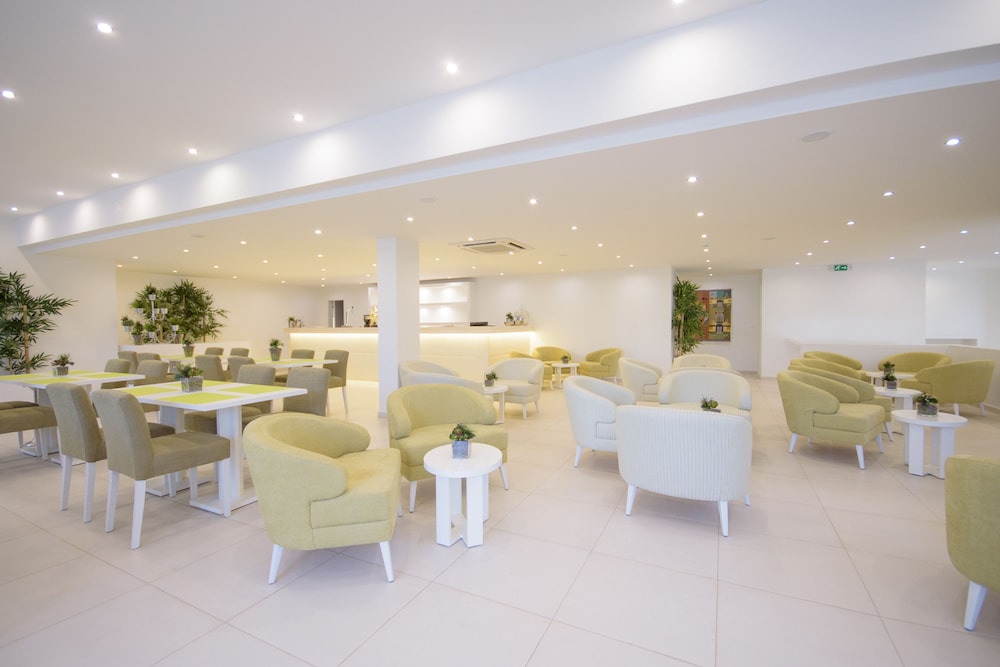 Hotel Oasis Porto Grande