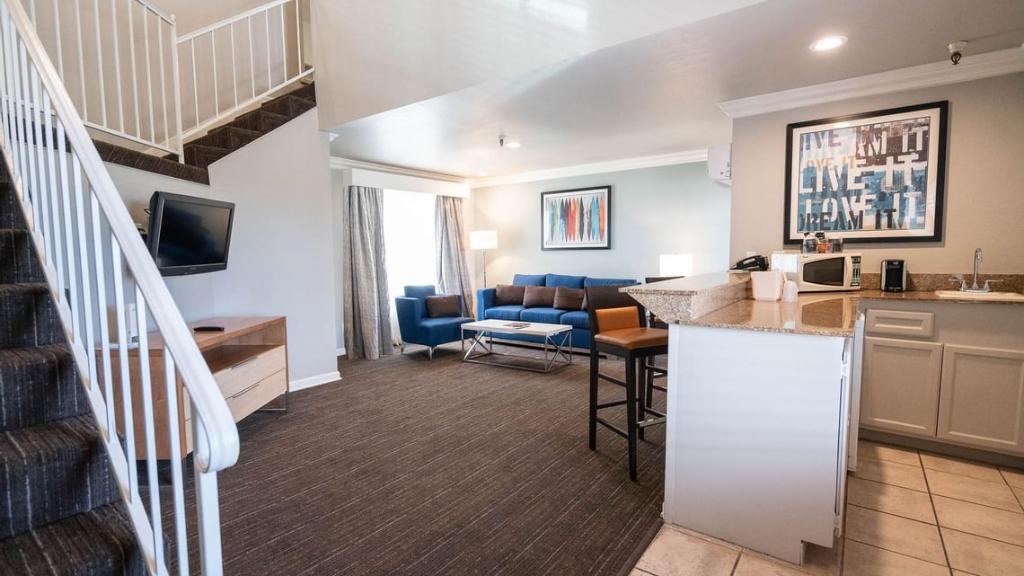 Hotel Alexis Park All Suite Resort