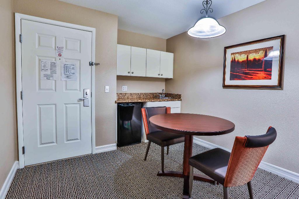 Hotel Tuscany Suites & Casino