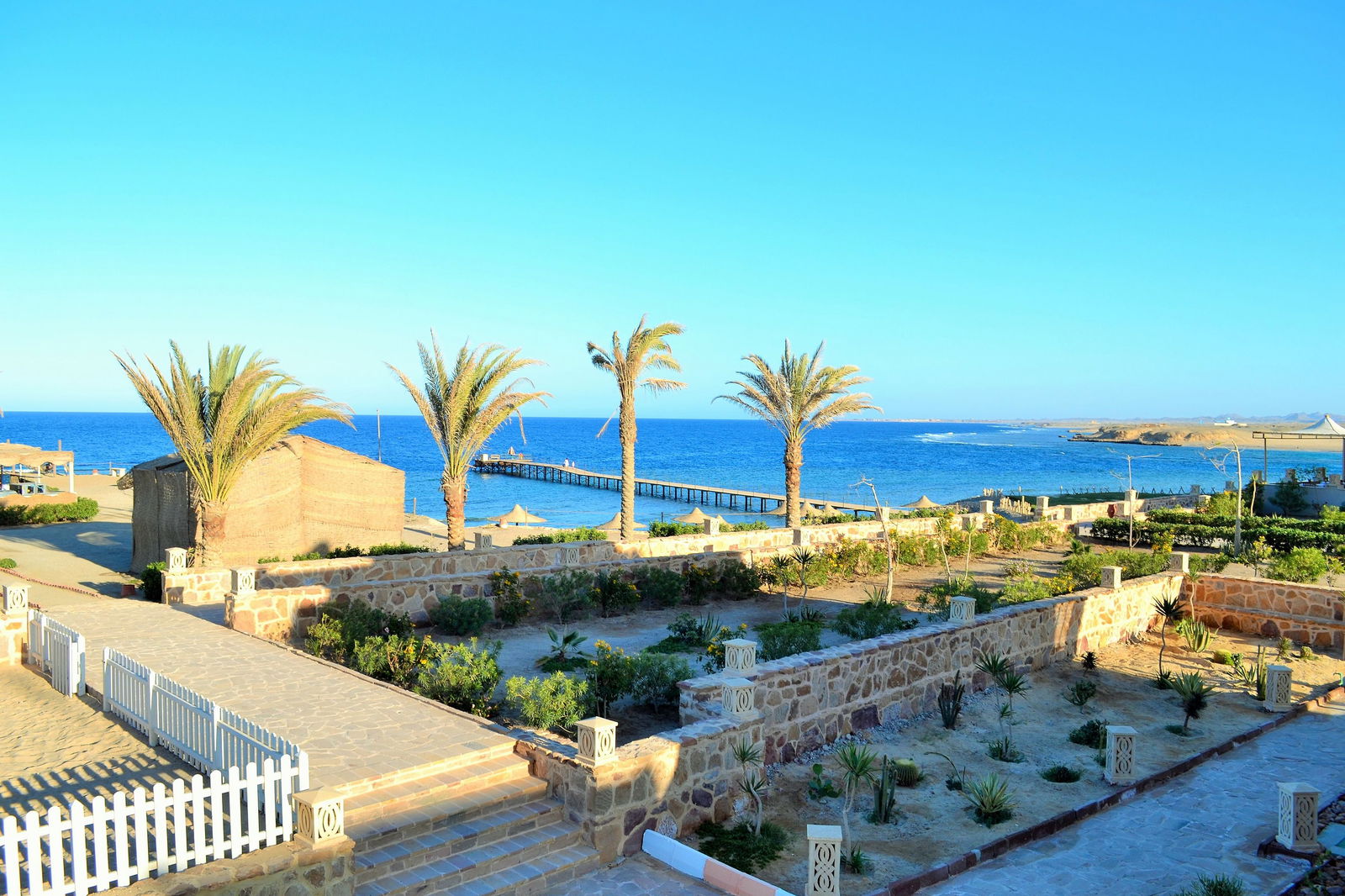 Hotel Rohanou Beach Resort & Ecolodge