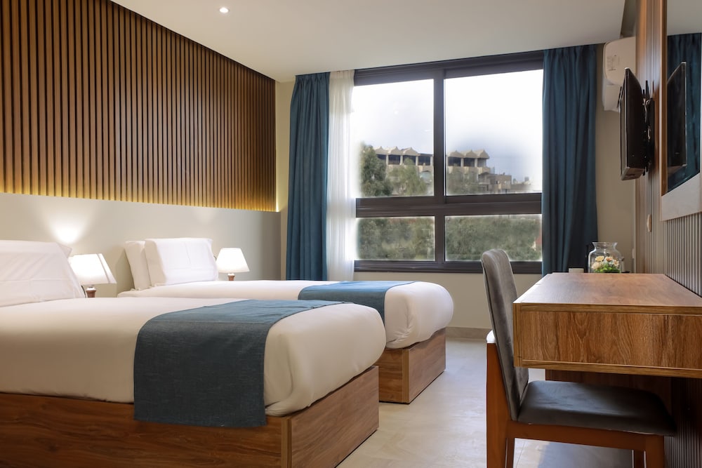 Hotel Pyramid Front Hotel