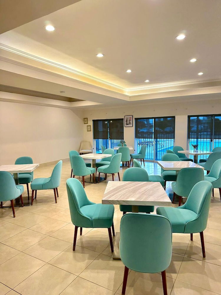 Hotel Brookhurst Plaza Inn