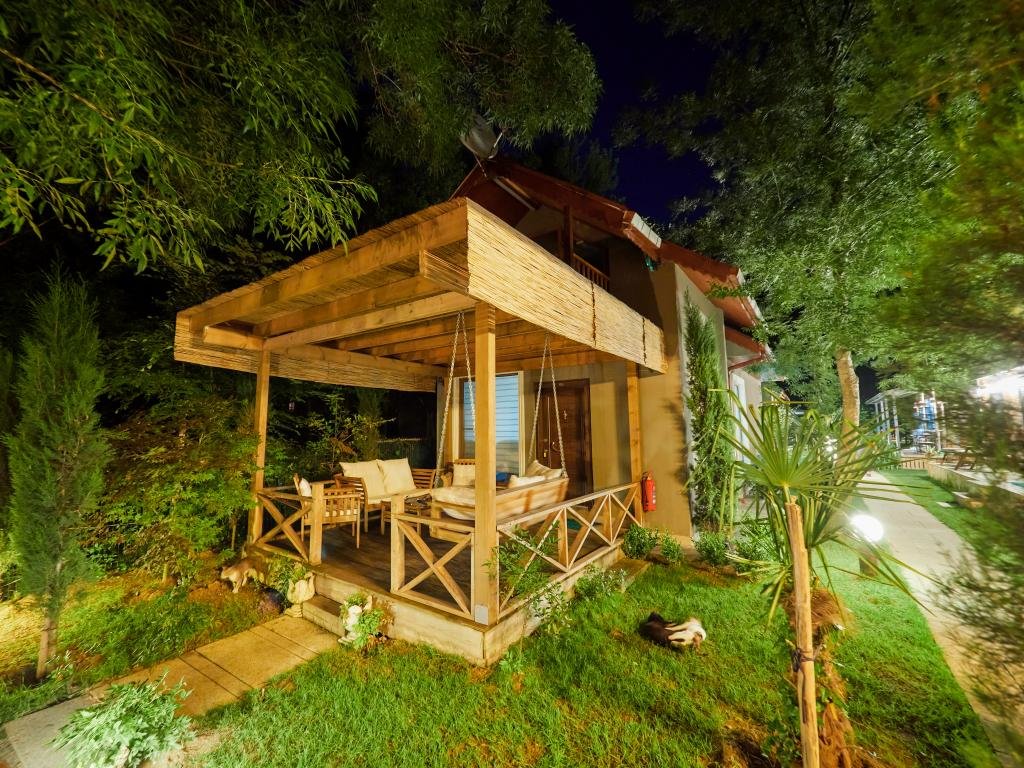 Antik River House