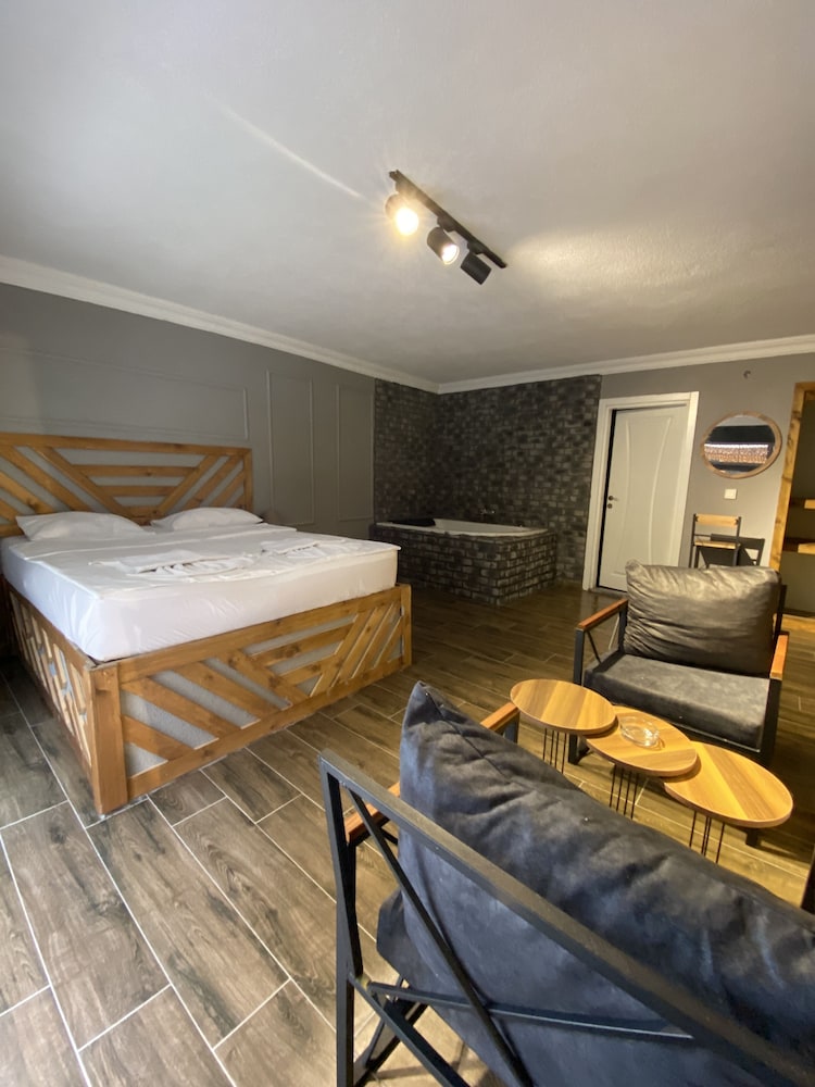 Tas Mahall Luxury Hotel