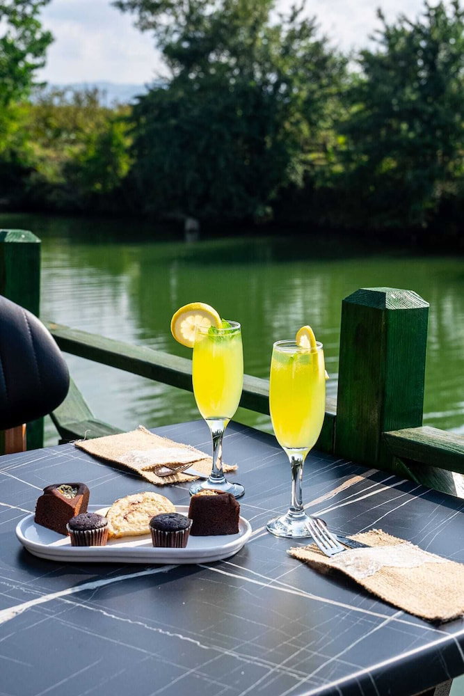 Tas Mahall Luxury Hotel