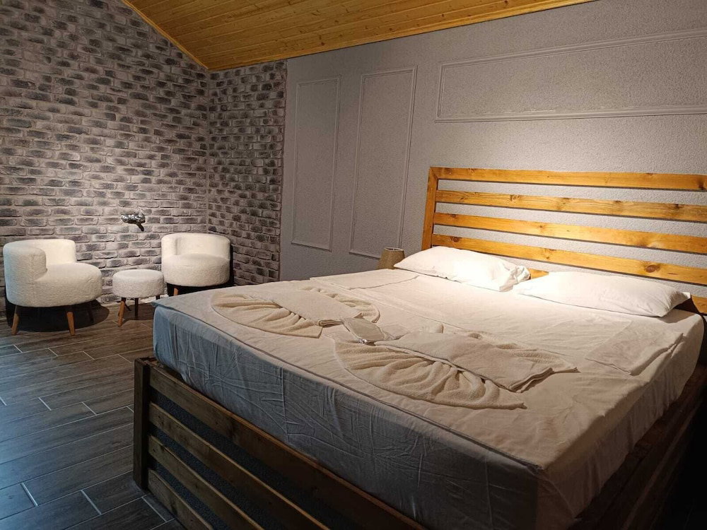 Tas Mahall Luxury Hotel