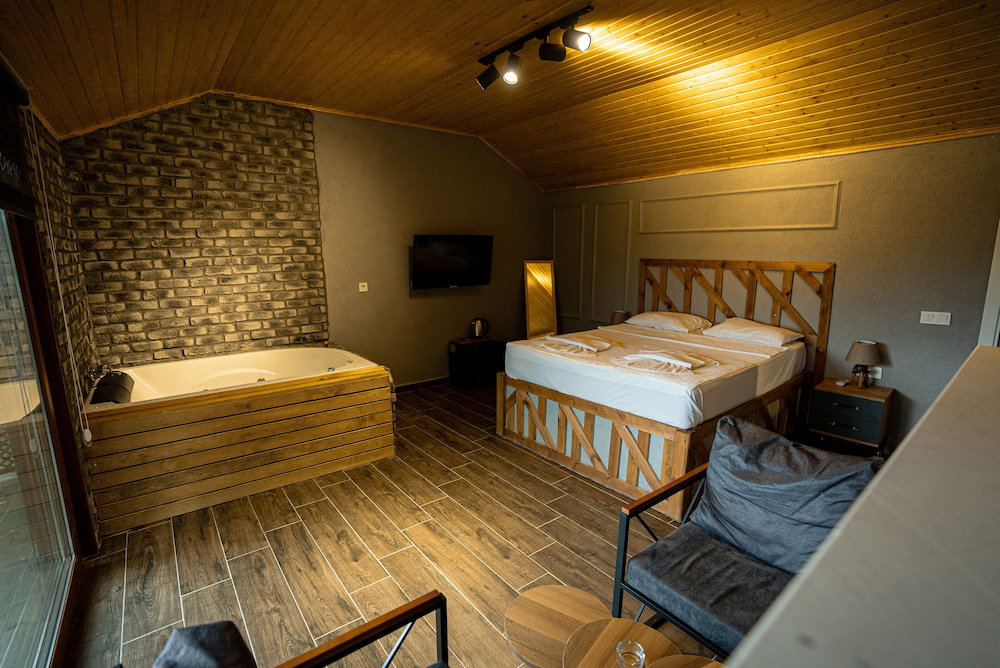 Tas Mahall Luxury Hotel