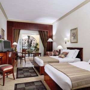 Hotel Mövenpick Hotel Cairo - Media City cazare Madinat Sittah Uktubar