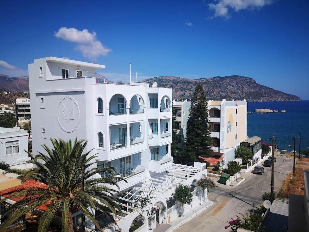 Hotel Alos Suites