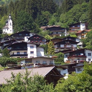 Hotel Ritzl cazare Fuegen