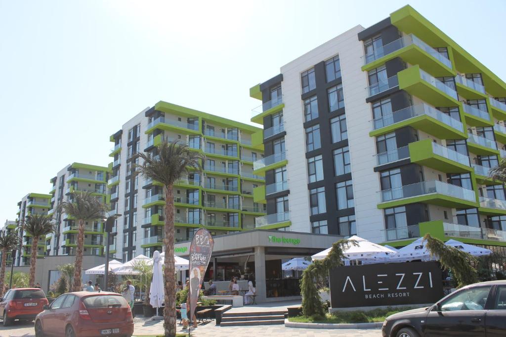 On Beach-mamaia Residence