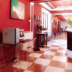 Hotel Carlos V cazare Granada