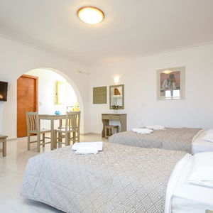 Sejur Proteas Hotel & Suites vacanta Naxos