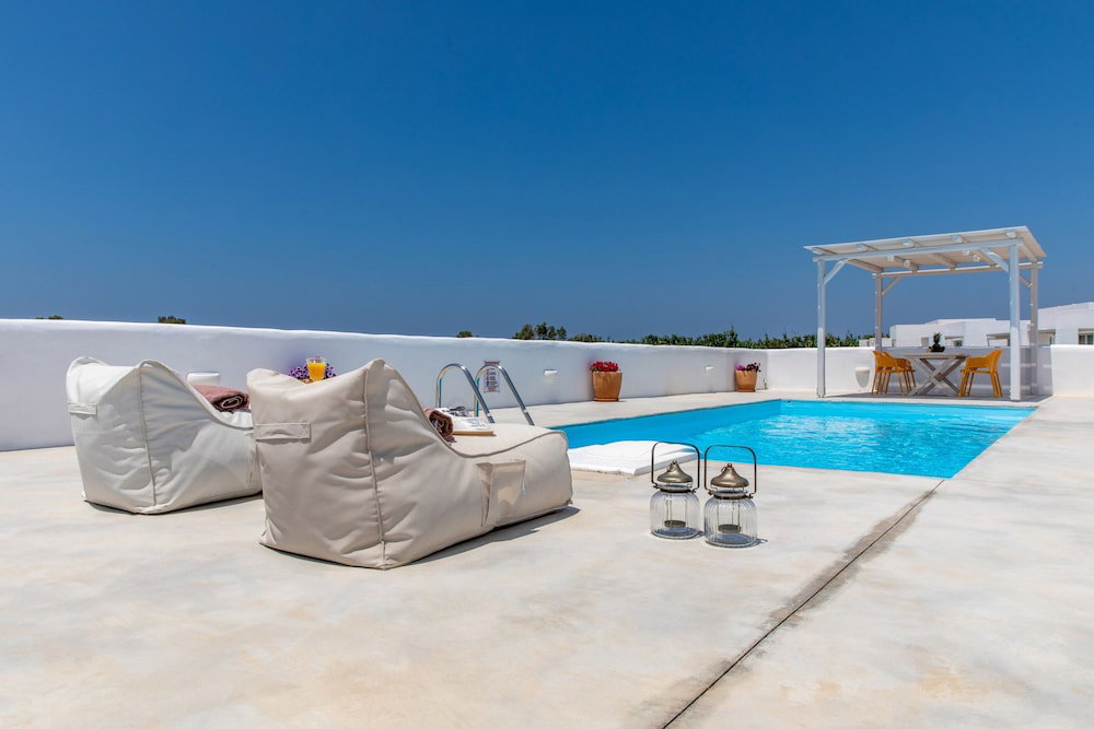Naxian Lounge Villas
