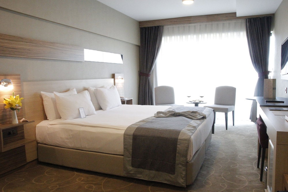 Hotel Greymark Hotel