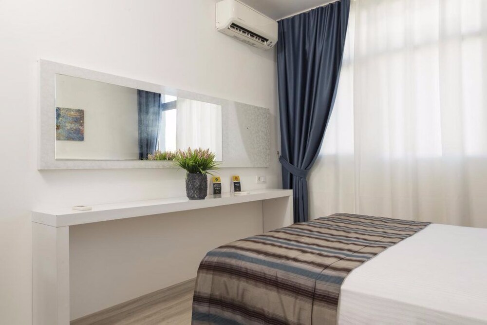 Sun Suit Hotel