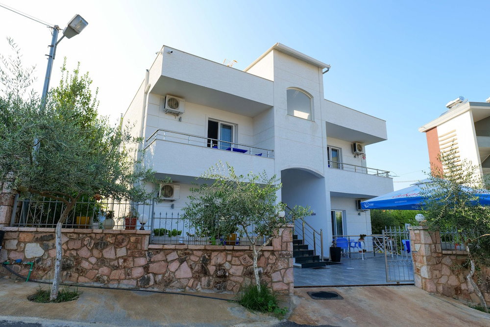 Villa Adrian