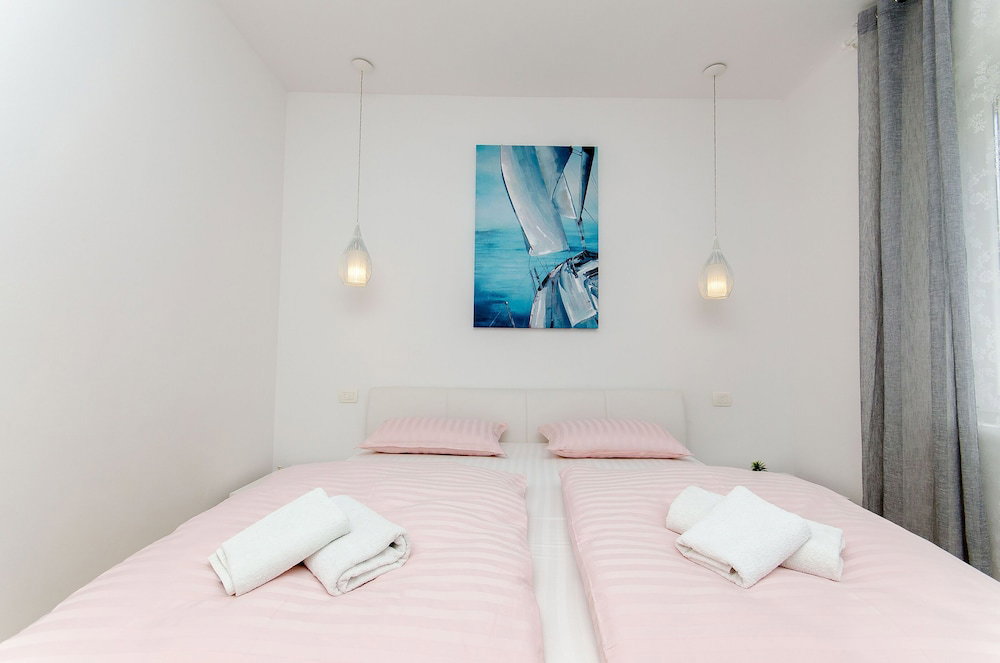 Hotel Apartment And Room Columbo