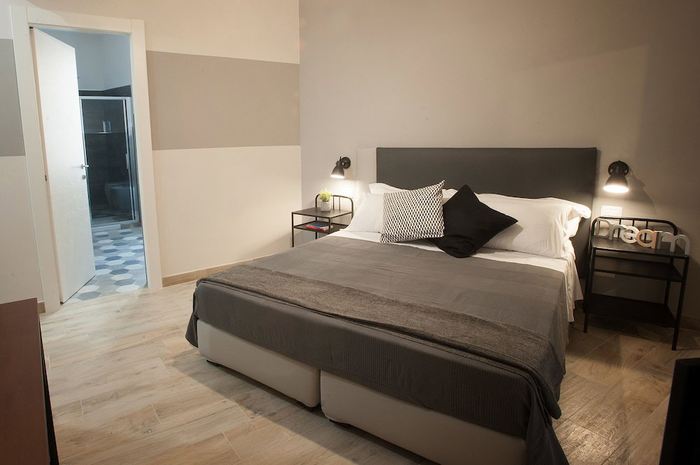 Hotel 6Thland - Rent Rooms La Spezia