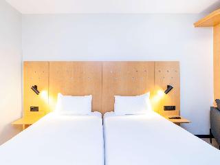 Hotel Ibis Madrid Alcala De Henares La Garena