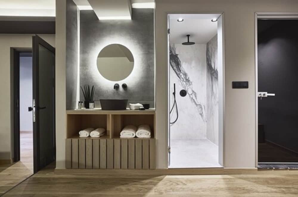 Cama Luxury Suites