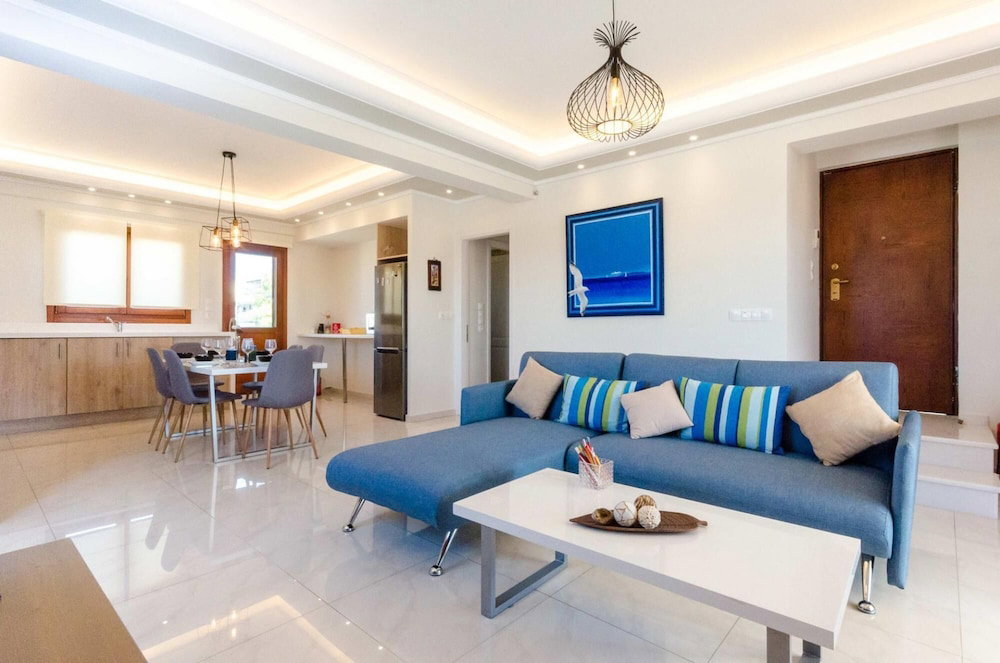 Leo - Unique Glyfada Apartment