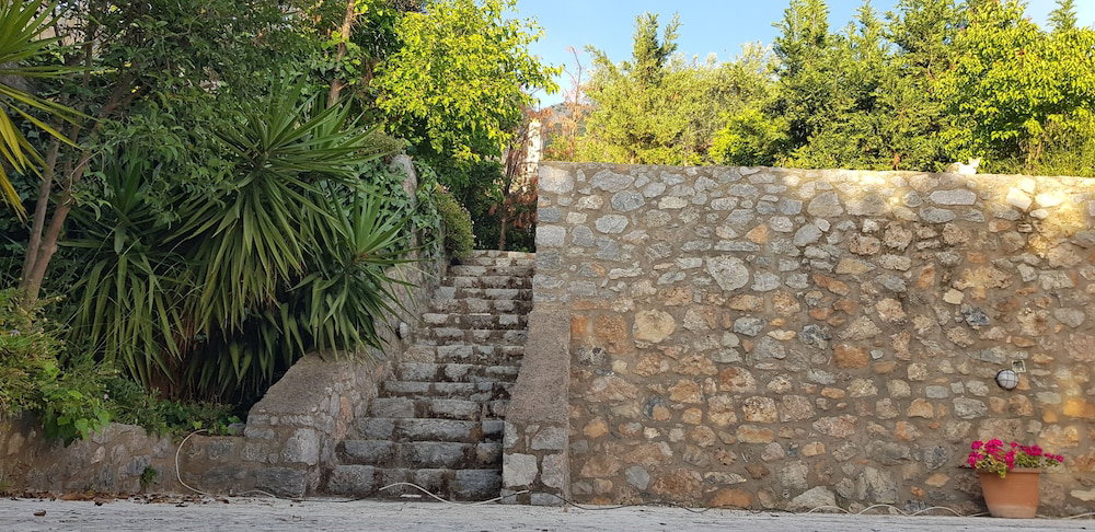 Verga Apartments & Suites