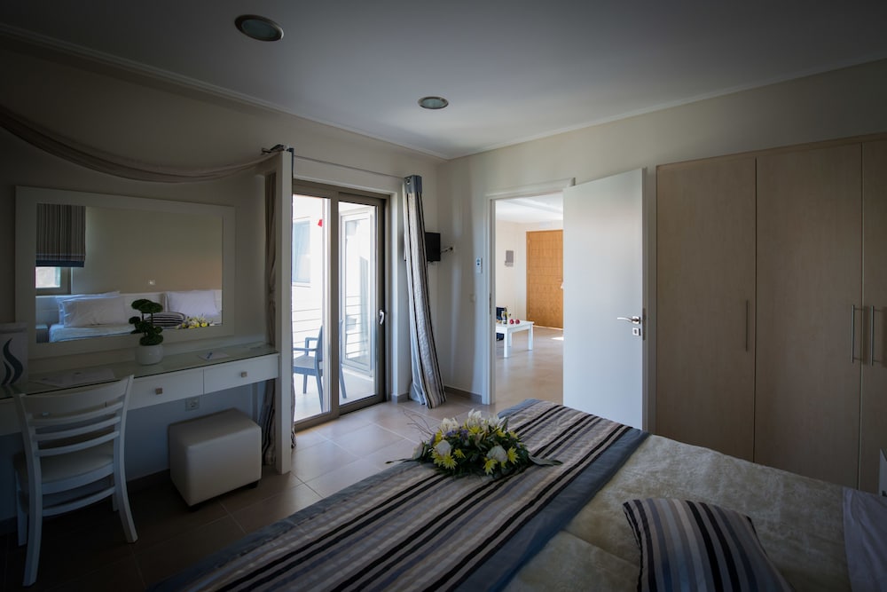 Mantinia Bay Hotel