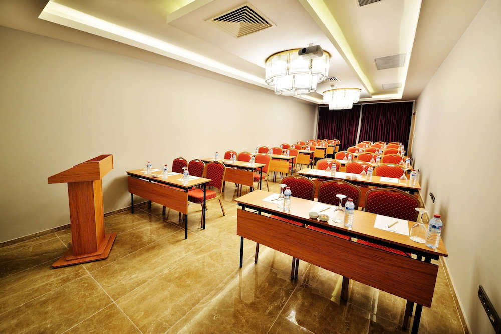 Best Western Plus Center Hotel