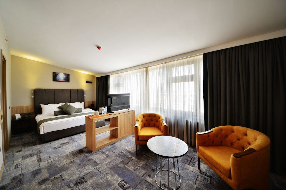 Best Western Plus Center Hotel