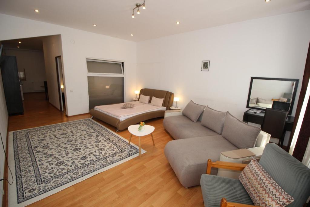 Main Square Apartments & More