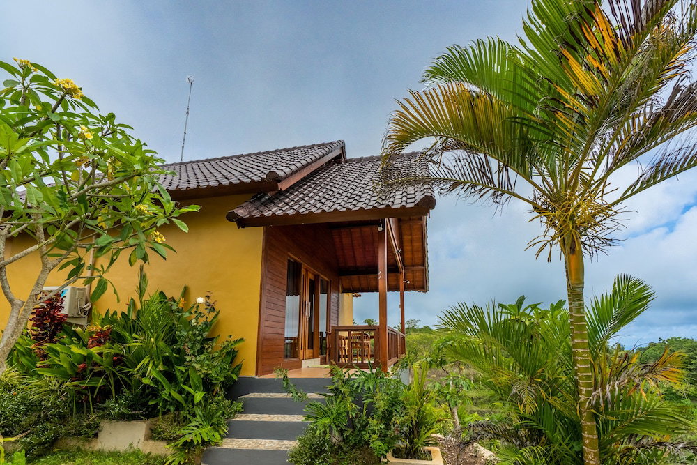 Pini Sentana Village